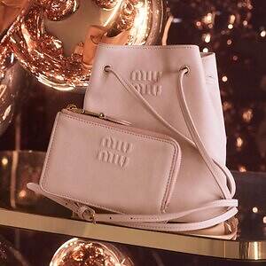 ミュウミュウ25年クリスマス、“ステッチ風”デザインのミニ財布＆パステルカラーのバッグ｜写真4