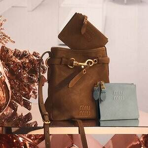 ミュウミュウ25年クリスマス、“ステッチ風”デザインのミニ財布＆パステルカラーのバッグ｜写真2