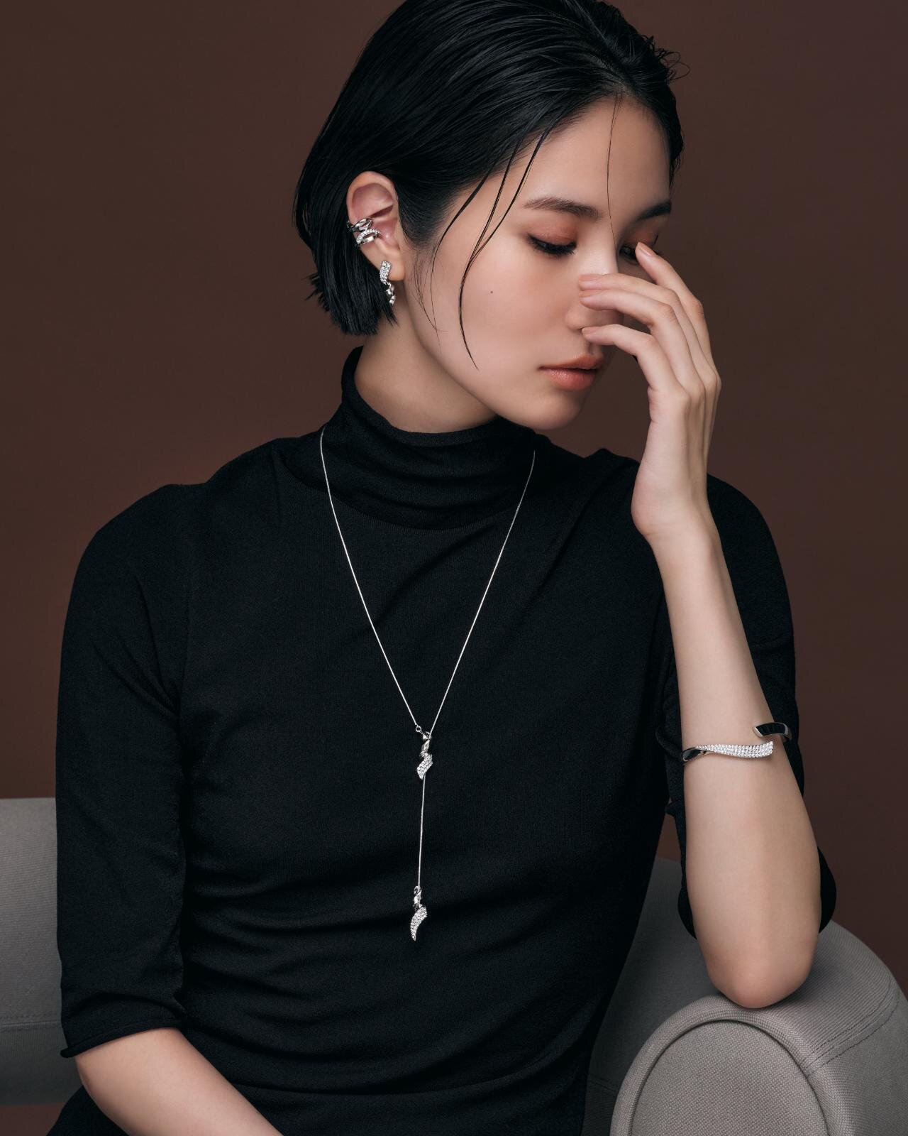 ヴァンドームブティックのクリスマスジュエリー、“パールの雪降る”ツリー＆流れ星ブローチ｜写真3