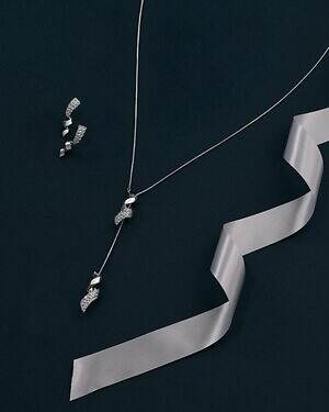 ヴァンドームブティックのクリスマスジュエリー、“パールの雪降る”ツリー＆流れ星ブローチ｜写真2