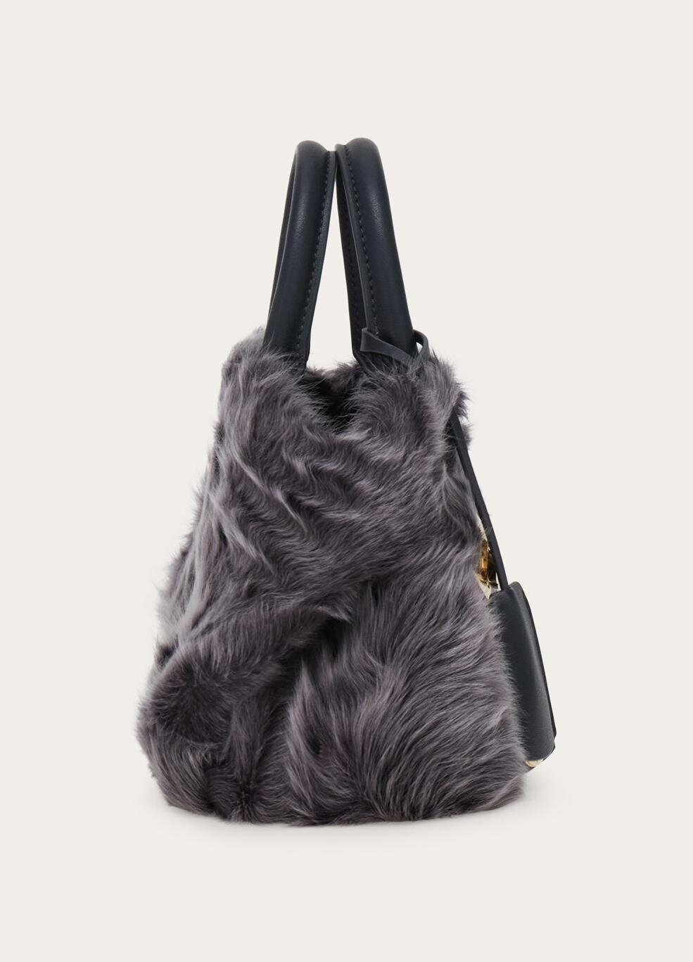 フェラガモ(Ferragamo) ハグ ミニ｜写真9