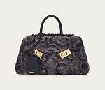 フェラガモ(Ferragamo) ハグ ミニ｜写真8