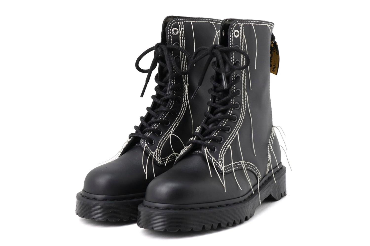 Y's×ドクターマーチンの10ホールブーツ、ステッチから“糸”が流れるレザーアッパー