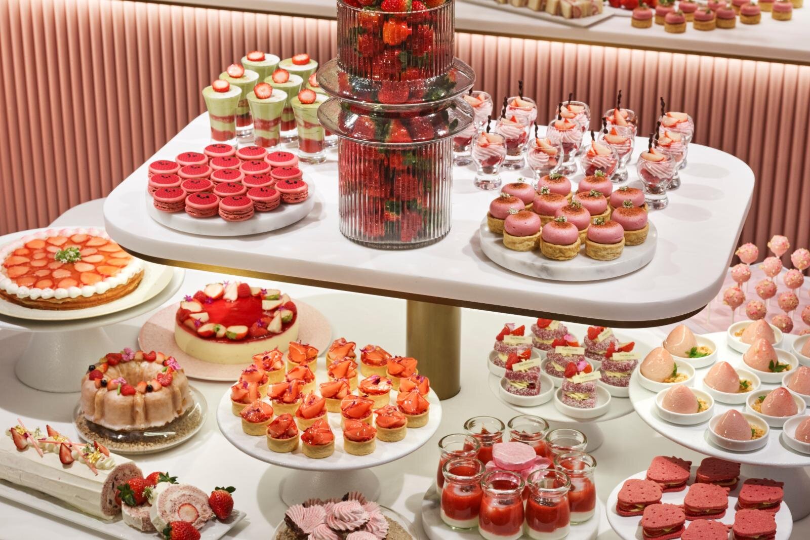 ウェスティンホテル横浜「恋するいちごビュッフェ」“国産苺食べ比べ”できる巨大いちごボウルなど