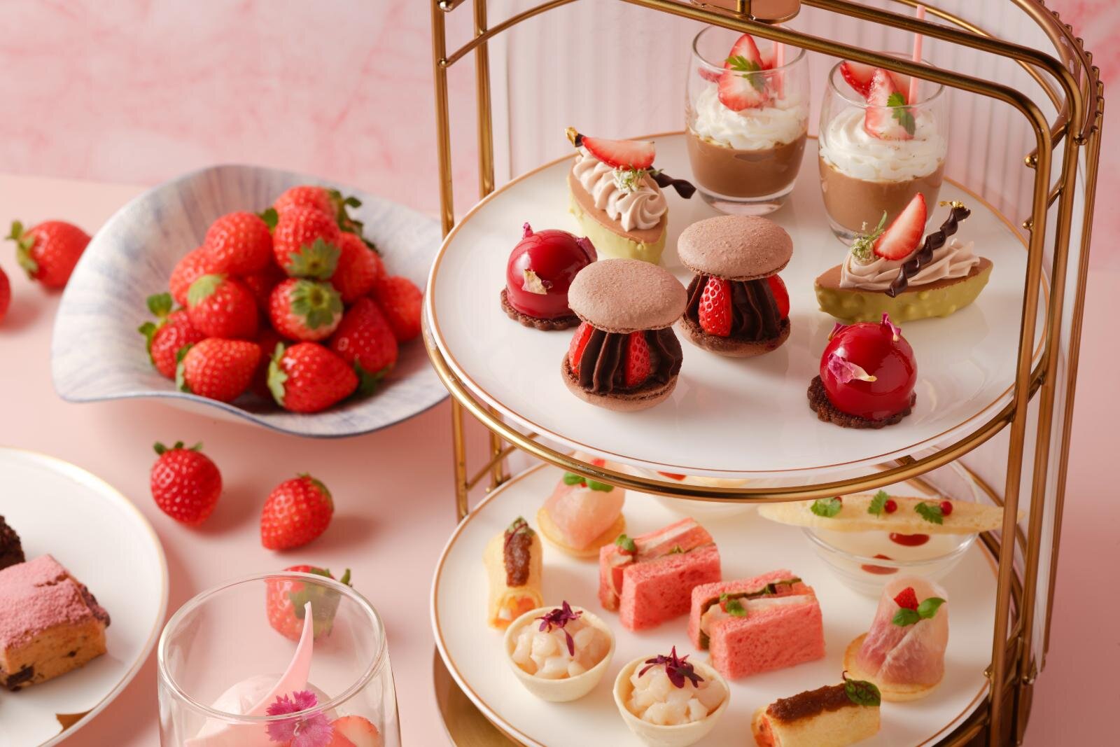 ウェスティンホテル横浜×リンツ「恋するいちごアフタヌーンティー」チョコと苺の“最強コンビ”を堪能