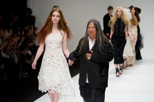 美しいさすらいの旅人たち　ジョン ロシャ(JOHN ROCHA) 2011年春夏コレクション｜写真0