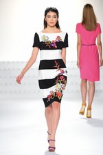 エスカーダ 2015年春夏コレクション - 菜々緒が美しいタフタのドレスを身に纏い登場！｜写真6