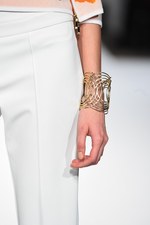 エスカーダ 2015年春夏コレクション - 菜々緒が美しいタフタのドレスを身に纏い登場！｜写真26