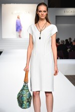 エスカーダ 2015年春夏コレクション - 菜々緒が美しいタフタのドレスを身に纏い登場！｜写真32