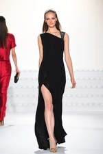 エスカーダ 2015年春夏コレクション - 菜々緒が美しいタフタのドレスを身に纏い登場！｜写真43