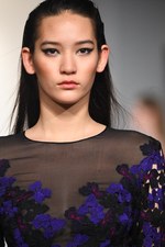 エスカーダ 2015年春夏コレクション - 菜々緒が美しいタフタのドレスを身に纏い登場！｜写真49