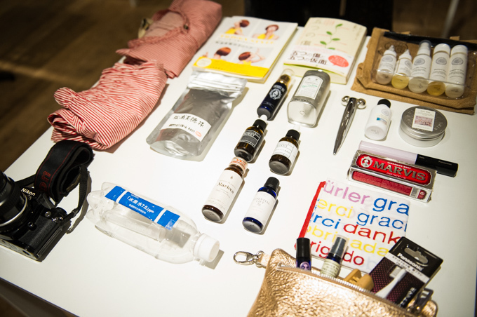 イーストパックに何を詰める? - アーティストが詰めた中身を2015年春夏新作バッグと展示｜写真18