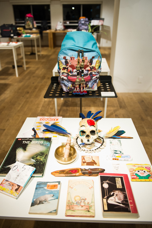 イーストパックに何を詰める? - アーティストが詰めた中身を2015年春夏新作バッグと展示｜写真21