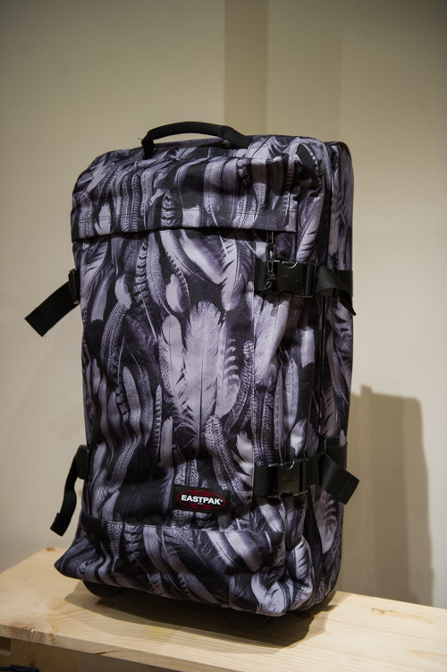 イーストパックに何を詰める? - アーティストが詰めた中身を2015年春夏新作バッグと展示｜写真48