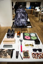 イーストパックに何を詰める? - アーティストが詰めた中身を2015年春夏新作バッグと展示｜写真12