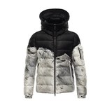 モンクレールが伊勢丹新宿店で限定ショップ、山々の写真を落とし込んだコレクション｜写真4