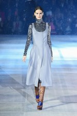 ディオール 2015年秋コレクション - 東京で披露、煌めきが織りなすコンテンポラリーな実用性の美｜写真105
