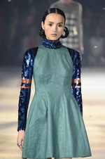 ディオール 2015年秋コレクション - 東京で披露、煌めきが織りなすコンテンポラリーな実用性の美｜写真54