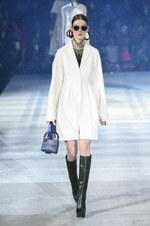 ディオール 2015年秋コレクション - 東京で披露、煌めきが織りなすコンテンポラリーな実用性の美｜写真70