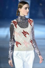 ディオール 2015年秋コレクション - 東京で披露、煌めきが織りなすコンテンポラリーな実用性の美｜写真80