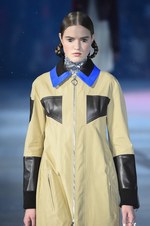 ディオール 2015年秋コレクション - 東京で披露、煌めきが織りなすコンテンポラリーな実用性の美｜写真84