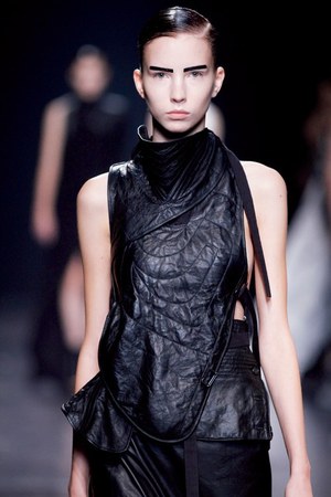 シックに解釈されたフェンシング アン ドゥムルメステール　2011年春夏コレクション｜写真38