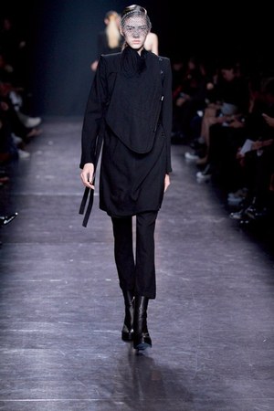 シックに解釈されたフェンシング アン ドゥムルメステール　2011年春夏コレクション｜写真48