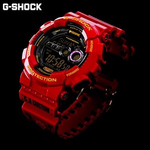 赤い彗星「シャア専用 G-SHOCK」数量限定で発売 - ファッションプレス