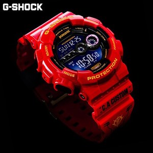 赤い彗星「シャア専用 G-SHOCK」数量限定で発売 - ファッションプレス