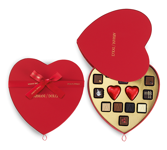 アルマーニ ドルチからバレンタイン特製チョコレートセット登場 - 真っ赤なハート形ボックス | 写真