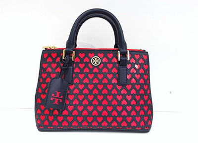 トリー バーチからバレンタイン限定コレクション - バッグやキーホルダー、iPhoneケースなど