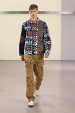 鱒(マス)をテーマにしたイッセイ ミヤケ(ISSEY MIYAKE)の2011年春夏メンズコレクション｜写真1