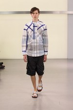 鱒(マス)をテーマにしたイッセイ ミヤケ(ISSEY MIYAKE)の2011年春夏メンズコレクション｜写真2