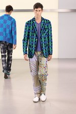 鱒(マス)をテーマにしたイッセイ ミヤケ(ISSEY MIYAKE)の2011年春夏メンズコレクション｜写真4