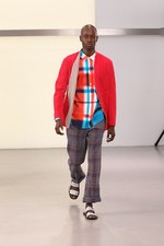 鱒(マス)をテーマにしたイッセイ ミヤケ(ISSEY MIYAKE)の2011年春夏メンズコレクション｜写真7