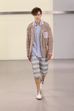 鱒(マス)をテーマにしたイッセイ ミヤケ(ISSEY MIYAKE)の2011年春夏メンズコレクション｜写真10