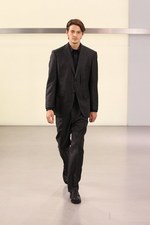 鱒(マス)をテーマにしたイッセイ ミヤケ(ISSEY MIYAKE)の2011年春夏メンズコレクション｜写真13