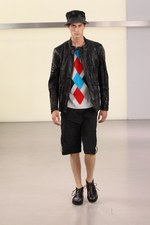 鱒(マス)をテーマにしたイッセイ ミヤケ(ISSEY MIYAKE)の2011年春夏メンズコレクション｜写真19