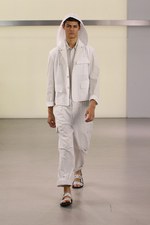 鱒(マス)をテーマにしたイッセイ ミヤケ(ISSEY MIYAKE)の2011年春夏メンズコレクション｜写真21