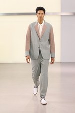 鱒(マス)をテーマにしたイッセイ ミヤケ(ISSEY MIYAKE)の2011年春夏メンズコレクション｜写真24