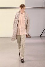 鱒(マス)をテーマにしたイッセイ ミヤケ(ISSEY MIYAKE)の2011年春夏メンズコレクション｜写真26