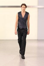 鱒(マス)をテーマにしたイッセイ ミヤケ(ISSEY MIYAKE)の2011年春夏メンズコレクション｜写真28