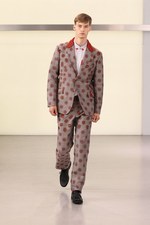 鱒(マス)をテーマにしたイッセイ ミヤケ(ISSEY MIYAKE)の2011年春夏メンズコレクション｜写真31