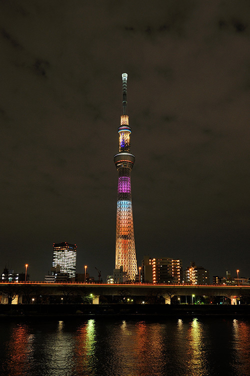 東京スカイツリーがバレンタイン限定カラーにライティング、特別なスイーツやイベントも登場｜写真3