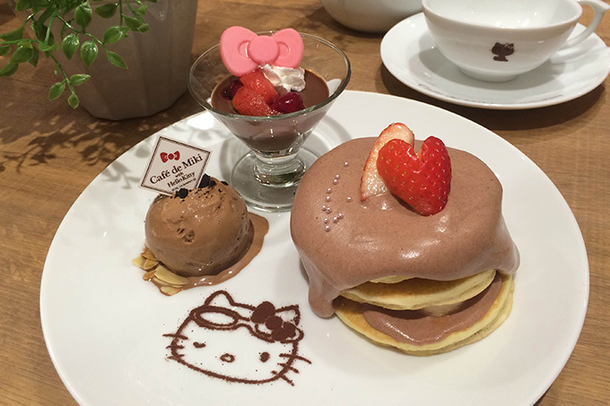 東京・お台場のハローキティカフェにバレンタイン限定メニュー - チョコレートプレートなど | 写真