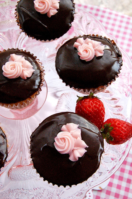 マグノリアベーカリーからバレンタイン限定スイーツ - ハートモチーフのカップケーキ、洋梨パイなど | 写真