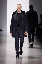 カルバン・クライン コレクション 2015年秋コレクション - モノクロ映画の世界は、男臭さとともに｜写真3