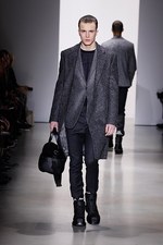 カルバン・クライン コレクション 2015年秋コレクション - モノクロ映画の世界は、男臭さとともに｜写真14