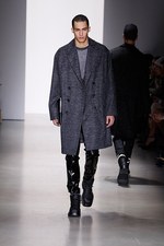 カルバン・クライン コレクション 2015年秋コレクション - モノクロ映画の世界は、男臭さとともに｜写真22