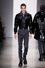 カルバン・クライン コレクション 2015年秋コレクション - モノクロ映画の世界は、男臭さとともに｜写真24